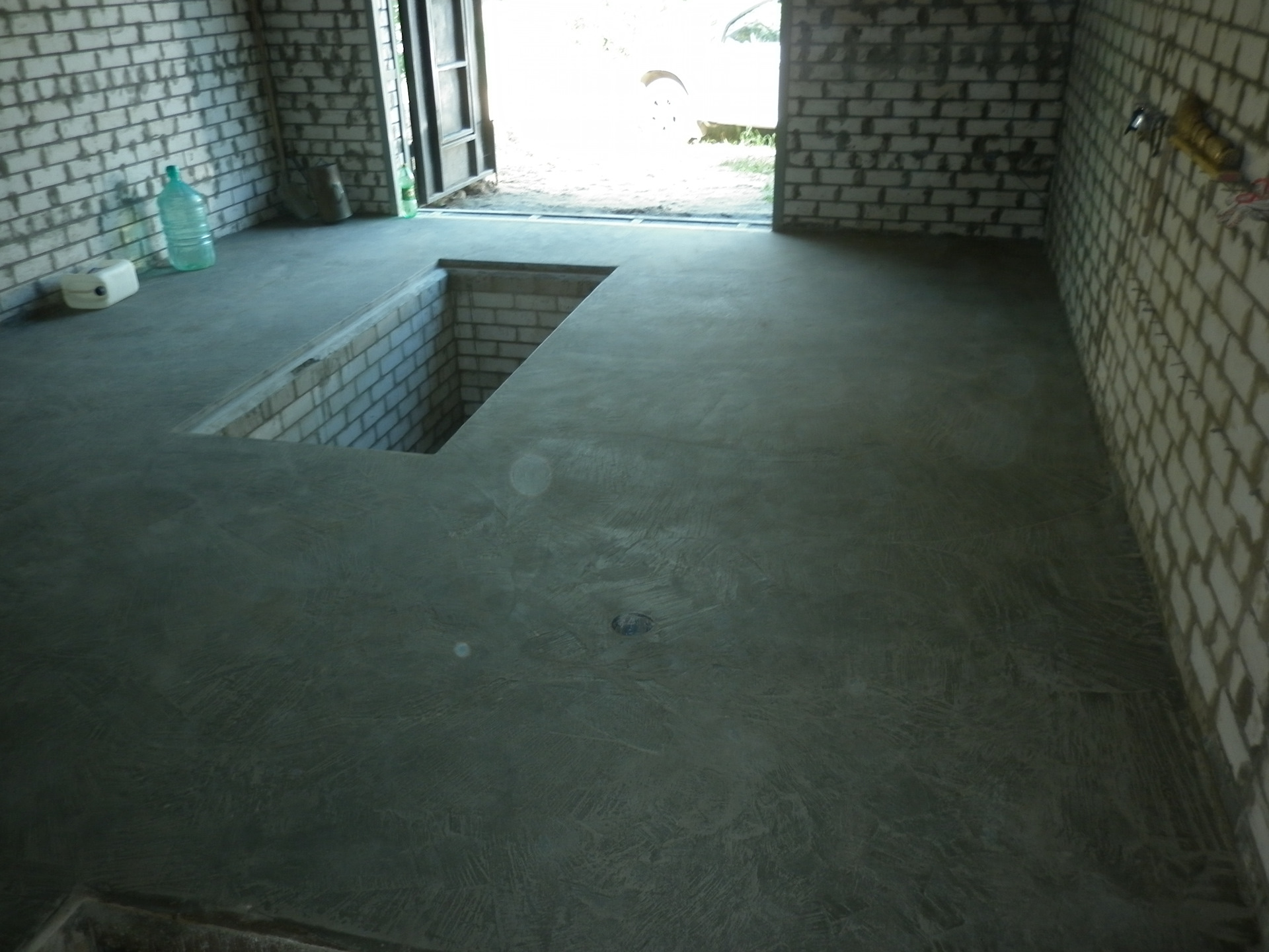 Бетонный пол в гараже. Как правильно залить пол в гараже бетоном?